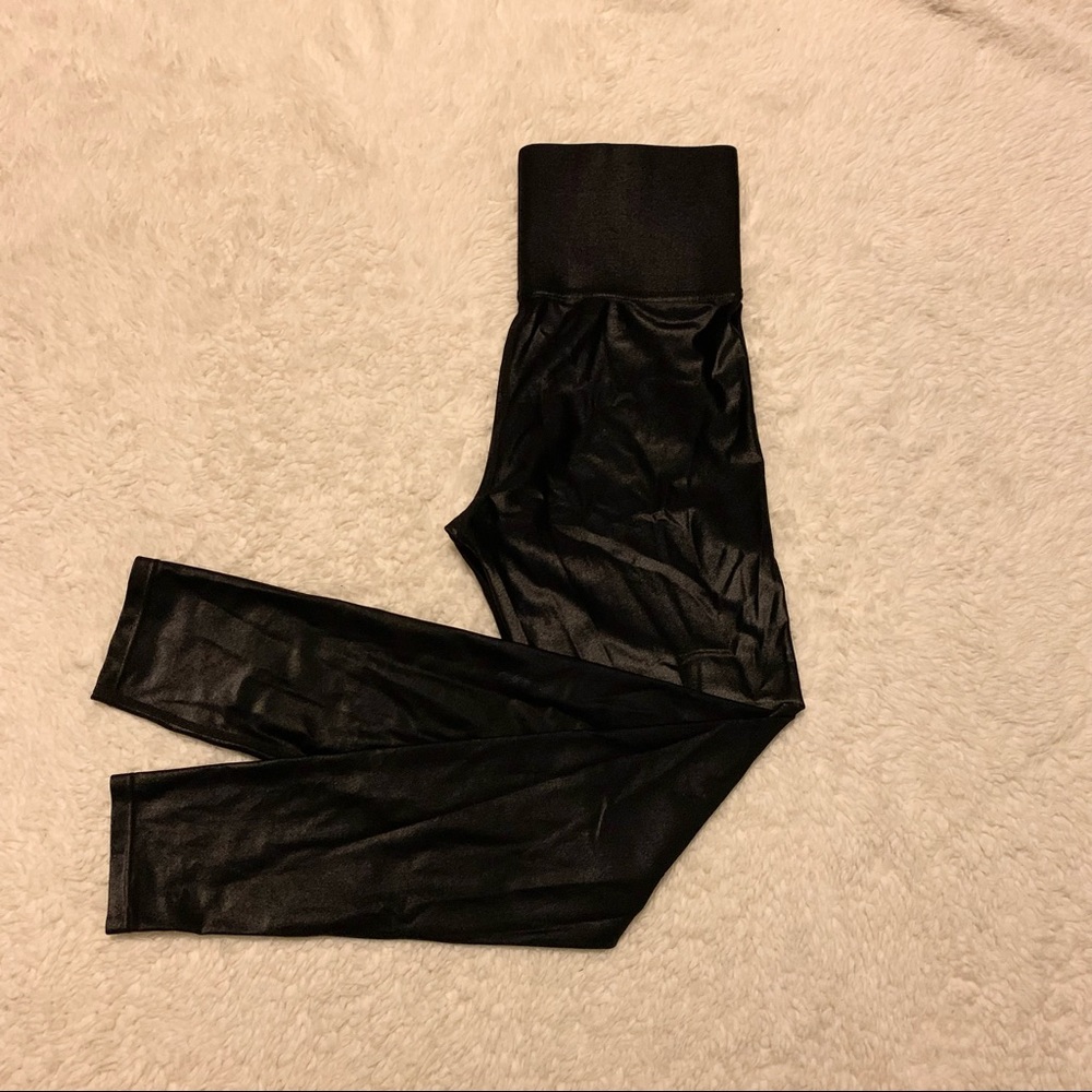 Carbon38 High Rise 7/8 Legging in Takara Shine - Picture 3 of 7